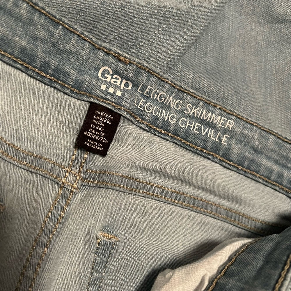 Gap Size 6 Distressed Jeans - Picture 3 of 6